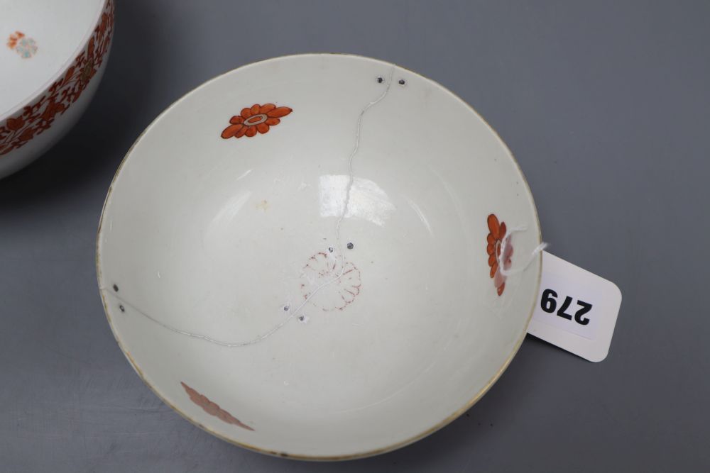 A Japanese Kakiemon bowl and a Worcester Kakiemon-style bowl, tallest 8cm